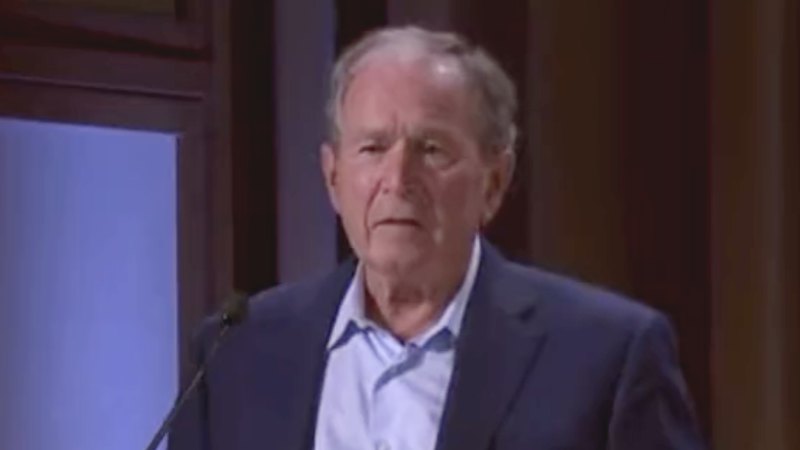 George W Bush, Vladimir Putin'i eleştiren konuşmasında Irak ile Ukrayna'yı karıştırdı