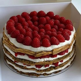 Raspberry baklava cake from Ard.