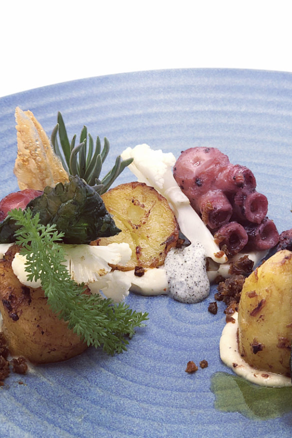  Eschalot dining.