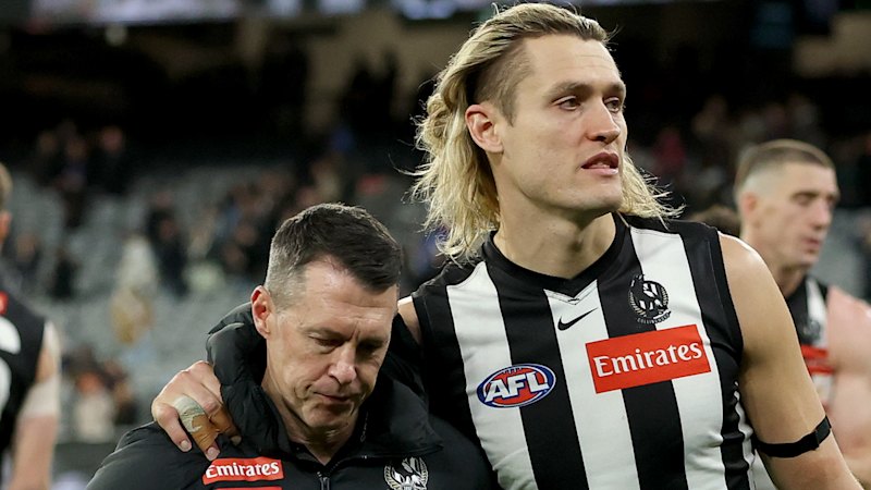 Collingwood coach Craig McRae makes call on fitness of Jeremy Howe and Darcy Moore, and delivers warning to Bobby Hill; Adelaide Crows player Jake Soligo managing a heart condition