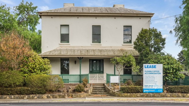 The old Darebin Bridge Hotel, at 899 Heidelberg Road, Ivanhoe.