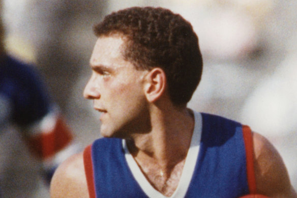 Tony Liberatore playing for the Bulldogs in 1991.