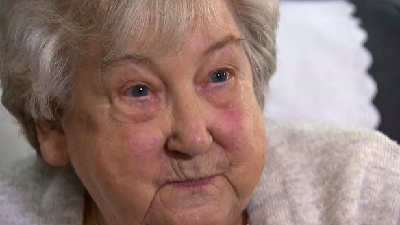 Maureen Deboick says older Australians should be offered the Pfizer vaccination after having a severe reaction to AstraZeneca.