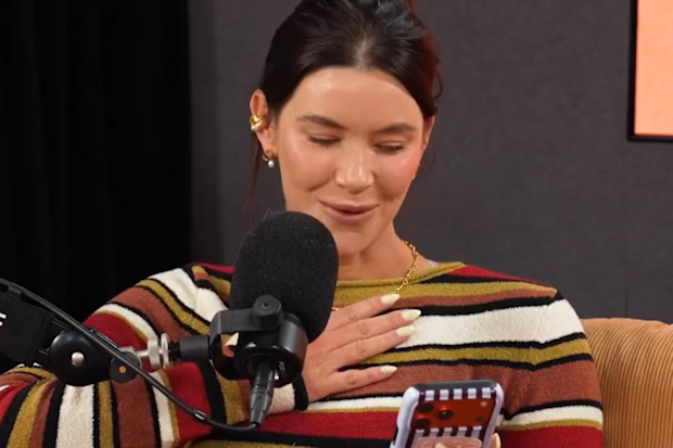 Brittany Hockley reveals her pregnancy on Life Uncut.