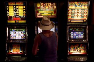Clubs NSW has criticised a plan that would see Star Casino receive 1000 extra poker machines. 