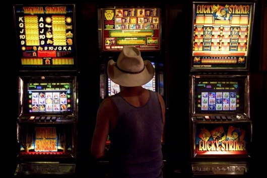 Clubs NSW has criticised a plan that would see Star Casino receive 1000 extra poker machines. 