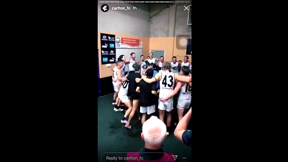 Michael Gibbons (No. 40) reaches into the circle.