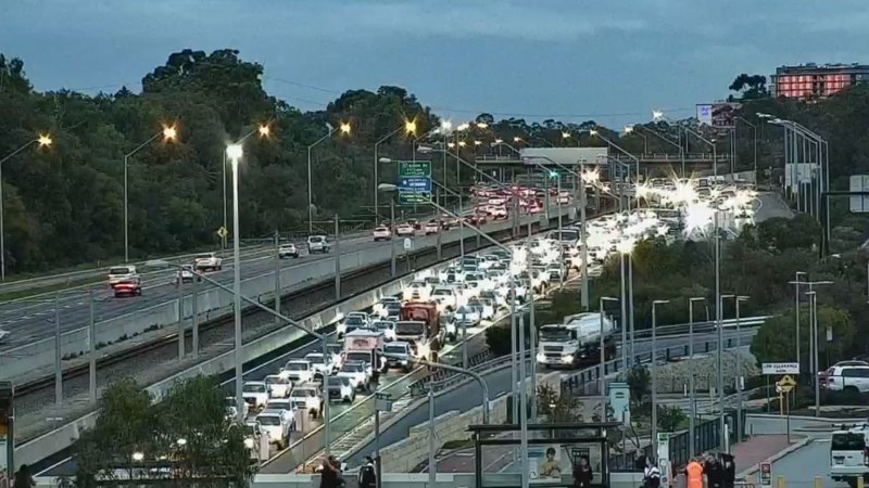 WA news LIVE: Car pile-up on Kwinana Freeway causing traffic delays; Indiana Teahouse decision stalls again
