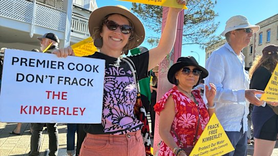 Protesters demonstrated outside the Labor Party state conference in Fremantle on Saturday.
