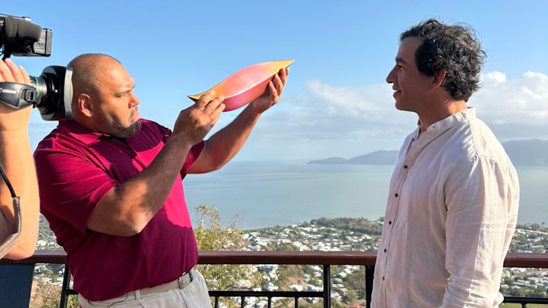 ‘You’re thinking kangaroos, aren’t you?’ Thurston, Thaiday try to solve Brisbane Olympics puzzle
