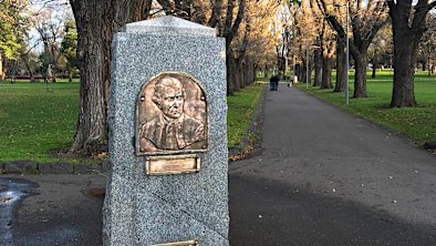 Captain Cook memorial to be permanently removed from Melbourne park