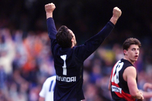 The siren sounds on the 1999 preliminary final between Essendon and Carlton.