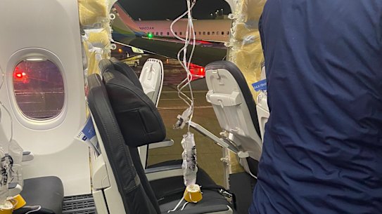 When the wall of the plane just breaks off mid flight @AlaskaAir Saturday 6th Jan Photo Kyle Rinker 