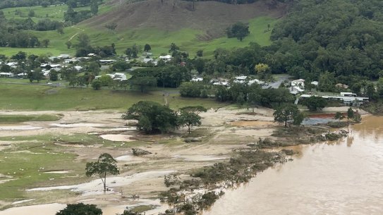 Australian Army soldiers from the 51st Battalion, Far North Queensland Regiment, conduct reconnaissance of Daintree Village and access roads into Wujal Wujal on 19 December 2023.