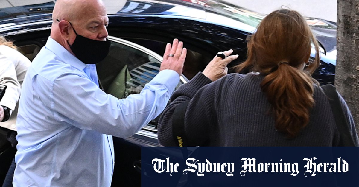 Melissa Caddick's brother Anthony Grimley lunges at Herald photographer - Vimarsana News