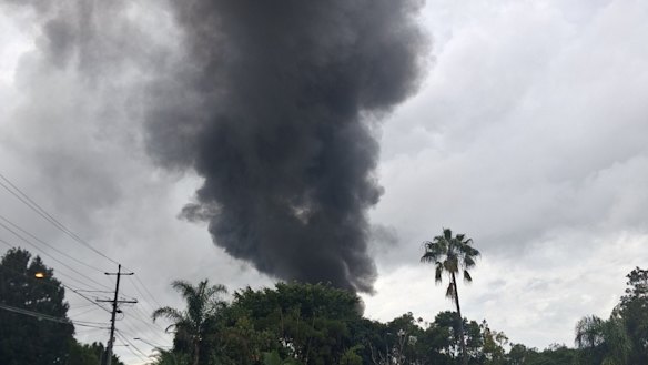 El incendio ocurrió pocos días después de que otro incendio en un negocio cercano cerrara parte de Kingston (en la foto de arriba). 