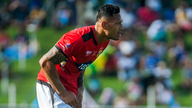 Folau waits for the ball.