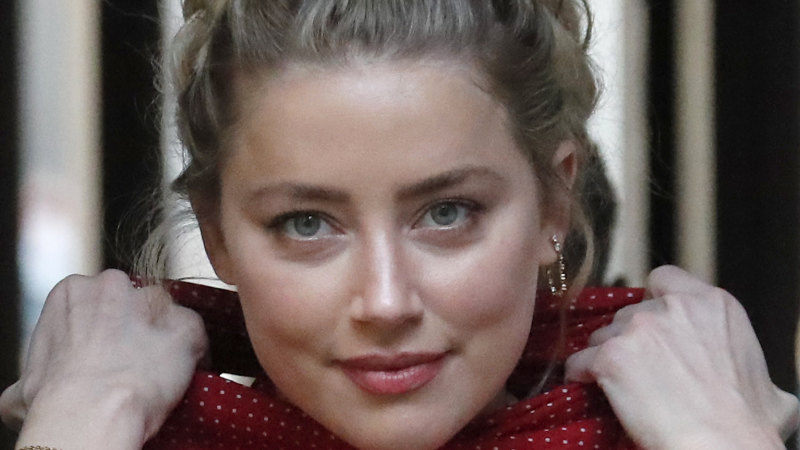Amber Heard S Make Up Artist Says She Covered Up Injuries From Johnny Depp