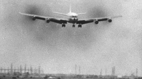 A QANTAS Boeing 707 comes in to land at Tullamarine soon after its opening.