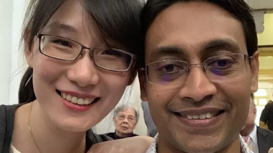 Li-Meng Yan e Ranawaka Perera al matrimonio di un amico nell'aprile 2019. 