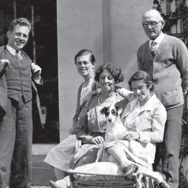 With family in the 1920s, Claire Weekes seated at back.