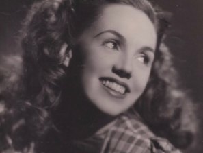 Carol Raye in the film Green Fingers (1947).