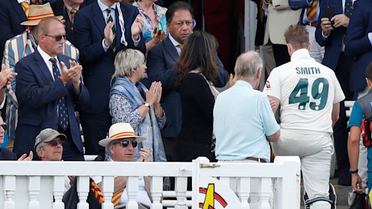 Steve Smith leaves the field to applause after being felled by a Jofra Archer bouncer.