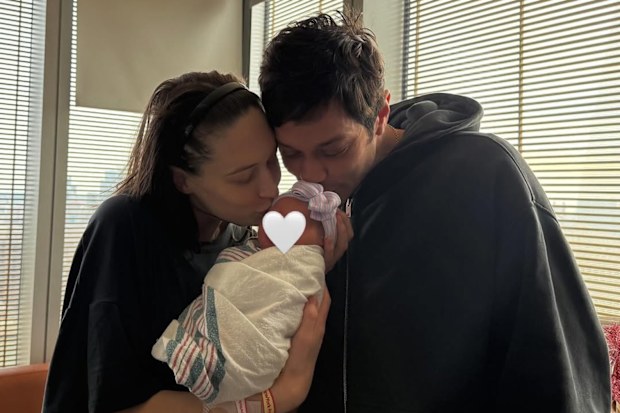 Elsie Hewitt and Pete Davidson with their newborn daughter Scottie, December 2025