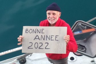 75-year-old Frenchman Jean-Jacques Savin has died at sea while attempting to row solo across the Atlantic. 