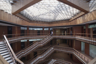 Olivetti - Perspective describe el legado de diseño de la empresa famosa por producir máquinas de escribir.