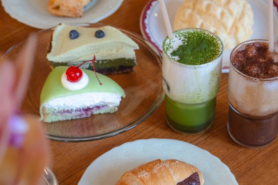 Assorted sweets at Dua Bakehouse.