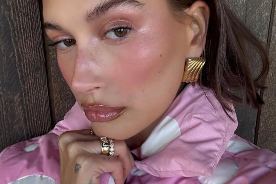 The poster girl for this look is Hailey Bieber.