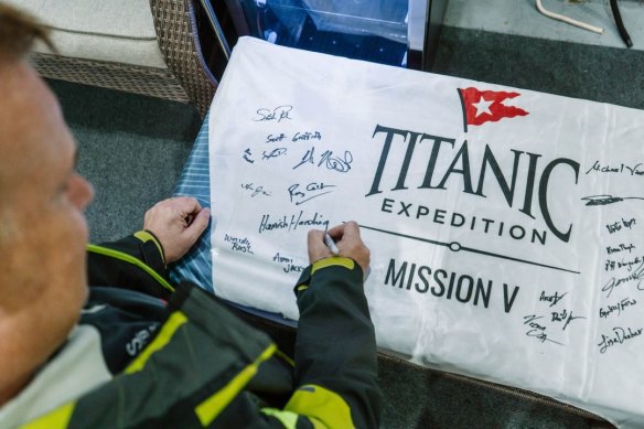 İngiliz milyoner Hamish Harding, Titanik batığını ziyaret eden bir turist denizaltısında kaybolan beş kişiden biri.