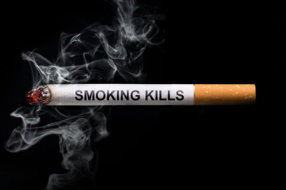 Künstlerische Darstellung einer Zigarette mit der Warnung „Rauchen tötet“.