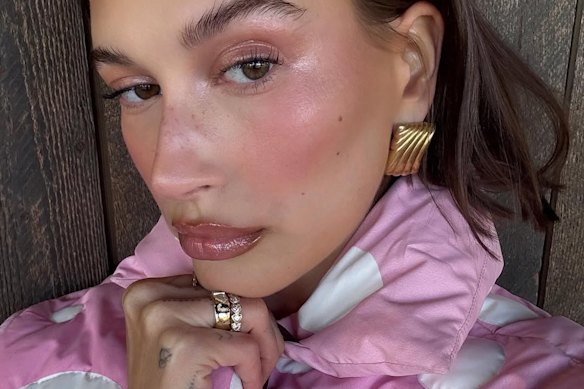 The poster girl for this look is Hailey Bieber.