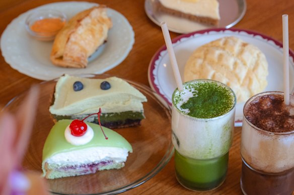 Assorted treats at Dua Bakehouse.