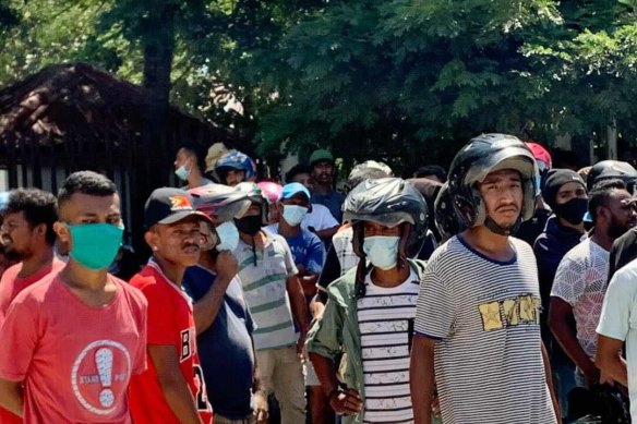 Crowds gather in Dili as Xanana Gusmao attempted to retrieve a body from a medical faciility. 