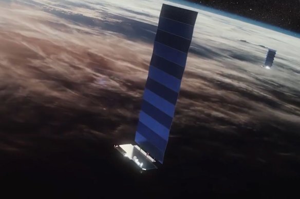Os cientistas acreditam que os detritos espaciais eram um satélite SpaceX Starlink. 