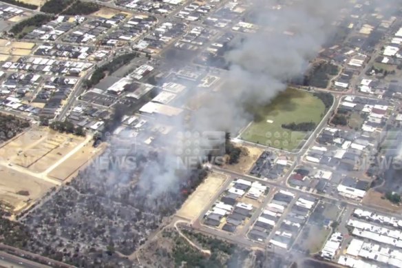 Fire in Aubin Grove and Hammond Park as Perth faces record-breaking heatwave.
