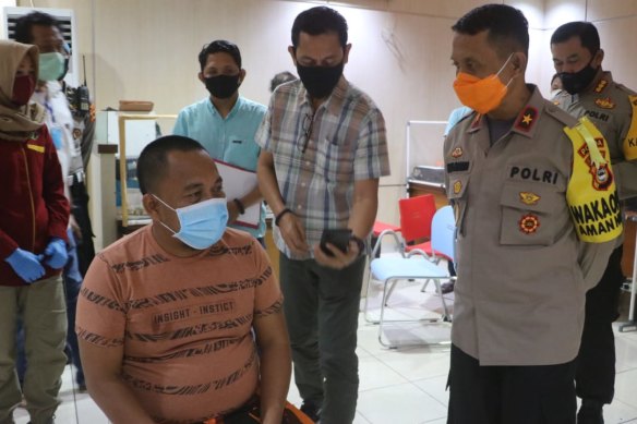 Police held members of three families from South Sulawesi for questioning after they took the dead bodies of their family members, who died from coronavirus, from hospital so they could be buried.