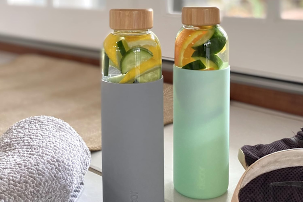 Decor bpa-free water bottle. 