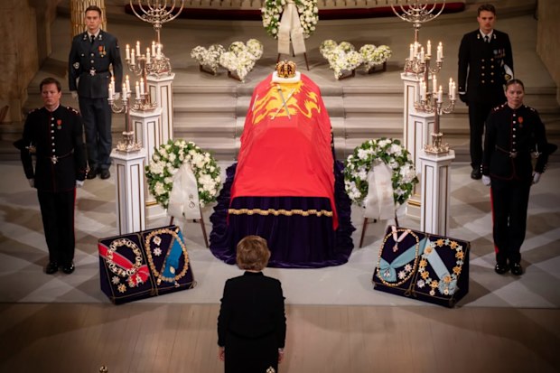 Widow Queen Sonja visited the chapel on Monday, the palace revealed, sharing the poignant and heartbreaking photos on social media.