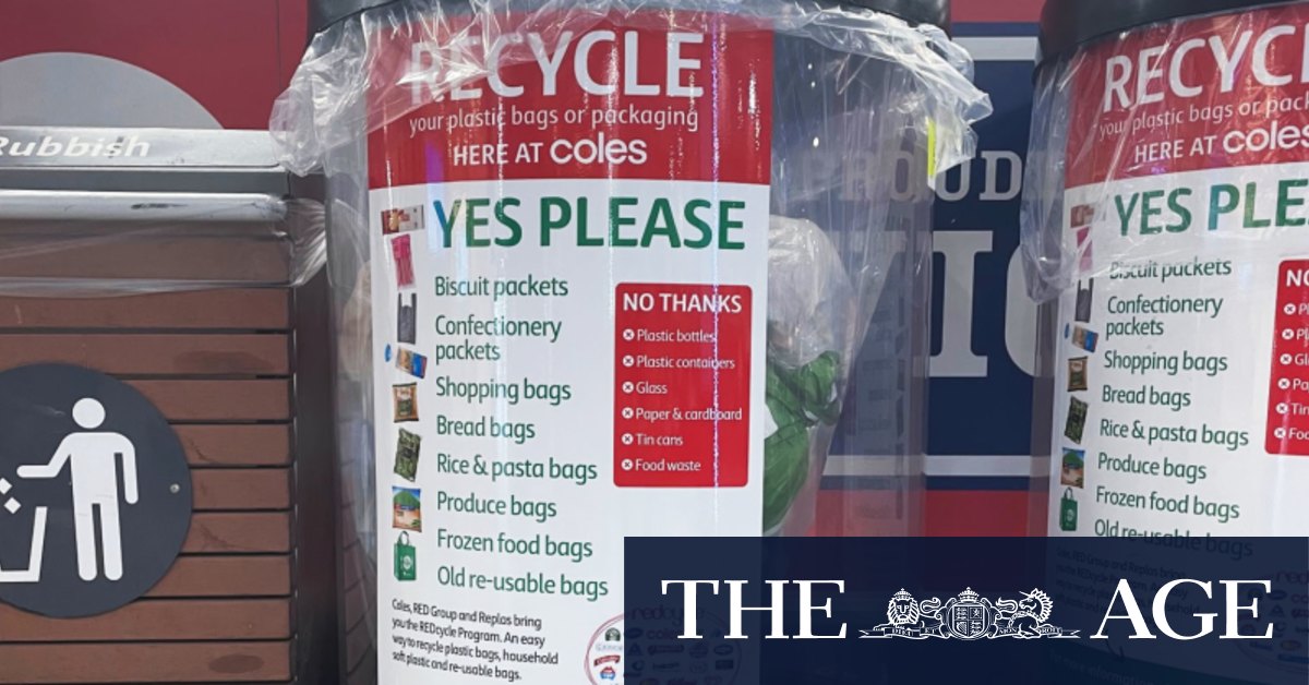 在维多利亚州、南澳大利亚州和新南威尔士州的仓库中发现了近 8,000 吨来自 Coles 和 Woolworths 计划的塑料袋。