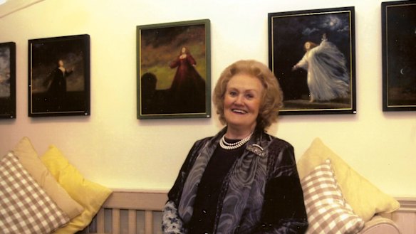 Dame Joan Sutherland in front of some of Michael Stennett's costume designs.  