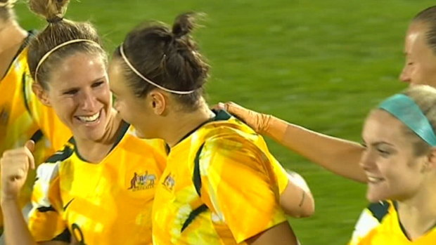 Caitlin Foord scores a stunning goal to give the Matildas a 2-1 lead.