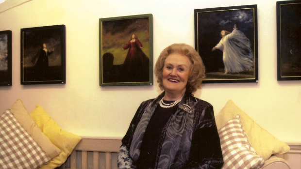 Dame Joan Sutherland in front of some of Michael Stennett's costume designs.  