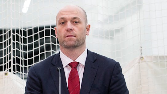 AFLCA chief Alistair Nicholson says a veteran football administrator must be a part of the four-person panel to investigate allegations made against Hawthorn.