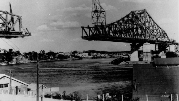 Building the Story Bridge between 1935 and 1940.
