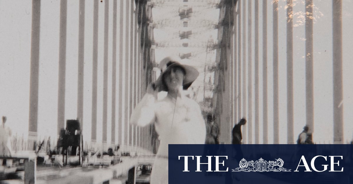 Sydney Harbour Bridge: Rare photos prompt search for another woman missing from history - Vimarsana News