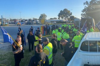 StarTrack workers in WA rally at Perth Airport. 